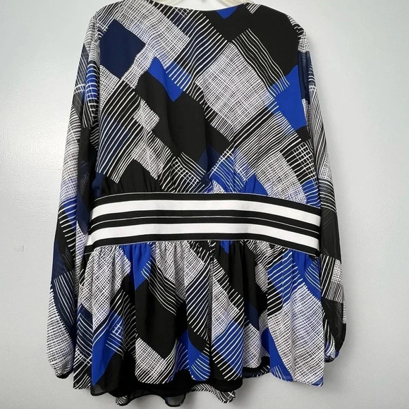 Lane Bryant Women’s Abstract Surplice Wrap Blouse Long Sleeve NWT Size 22/24 - Picture 2 of 12